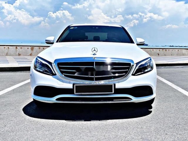 Cần bán gấp Mercedes C200 sản xuất 2019, đăng ký lần đầu 20200