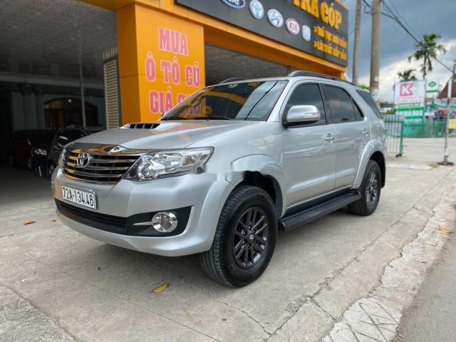 Bán xe Toyota Fortuner năm sản xuất 2015, màu bạc số sàn, 645tr