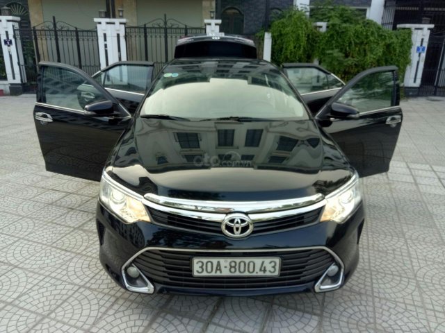 Bán Toyota Camry sản xuất 2019, màu đen chính chủ 