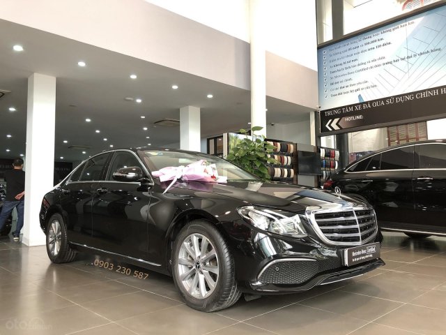 Bán xe Mercedes cũ chính hãng E200 2019 lướt 13.000km, bảo hành nhà máy0