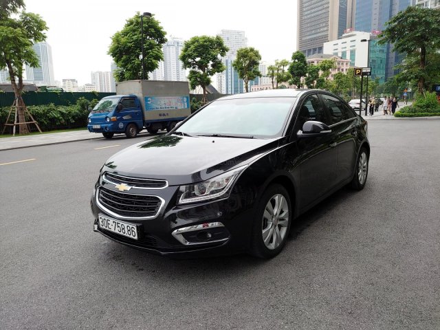 Bán xe Chevrolet Cruze đời 2017, màu đen0