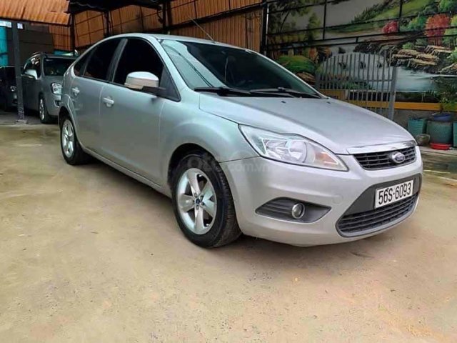 Cần bán xe Ford Focus đời 2010, màu bạc còn mới0