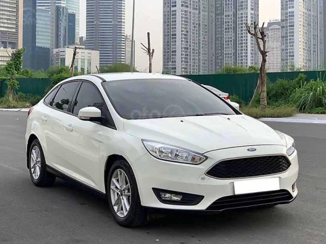 Bán xe Ford Focus Trend sản xuất 2019, màu trắng như mới0