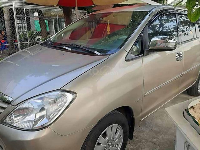 Cần bán xe Toyota Innova G đời 2010, màu bạc xe gia đình