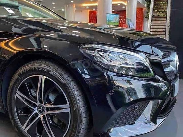 Bán Mercedes C180 năm sản xuất 2020, màu đen còn mới0