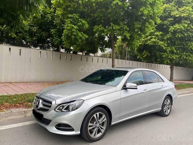 Bán ô tô Mercedes E250 đời 2014, màu bạc còn mới, giá chỉ 995 triệu0