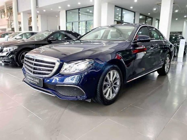 Cần bán xe Mercedes E200 năm 2019, màu xanh lam còn mới0