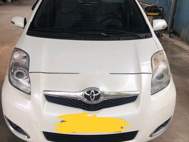 Cần bán xe Toyota Yaris đời 2012, màu trắng, nhập khẩu nguyên chiếc còn mới