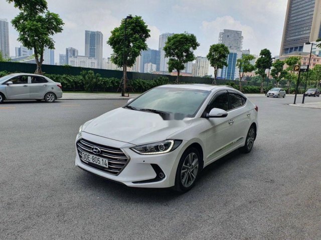 Bán xe Hyundai Elantra năm sản xuất 2017, màu trắng, 579 triệu