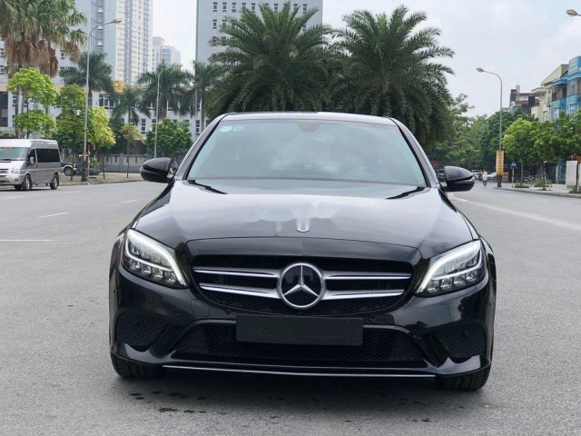 Cần bán xe Mercedes C200 sản xuất 2018, siêu lướt0