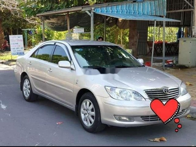 Cần bán lại xe Toyota Camry sản xuất 2002, màu bạc, nhập khẩu, giá tốt0