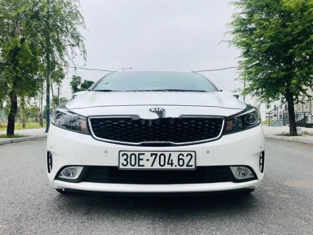 Cần bán gấp Kia Cerato năm sản xuất 2016, màu trắng0