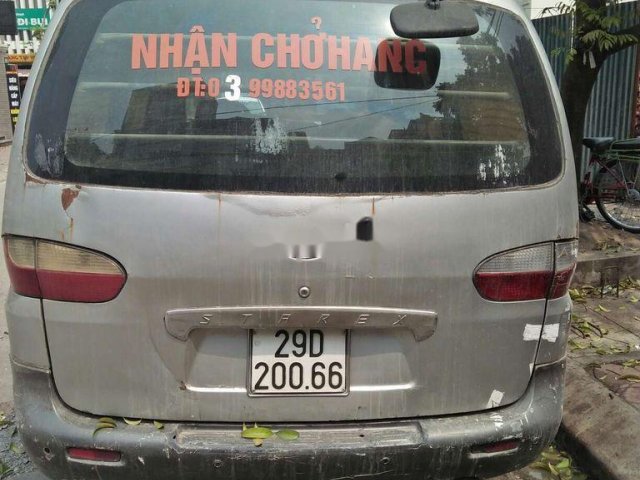 Bán ô tô Hyundai Starex sản xuất năm 2003, màu bạc, 105tr