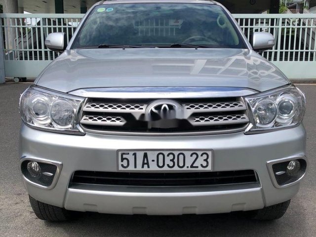 Bán Toyota Fortuner năm 2009, màu bạc, máy xăng0