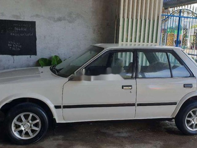 Cần bán Nissan Bluebird đời 1985, màu trắng, giá chỉ 30 triệu