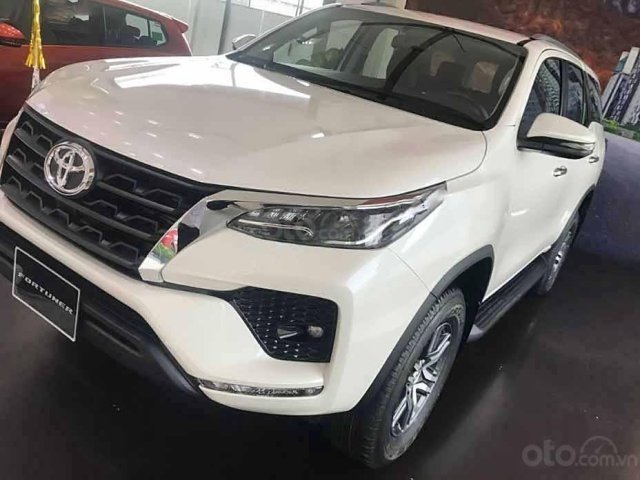 Cần bán Toyota Fortuner 2.4G 4x2 AT 2020, màu trắng0