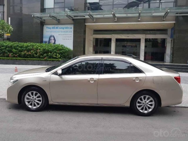 Bán Toyota Camry năm 2014, màu vàng còn mới, giá chỉ 660 triệu