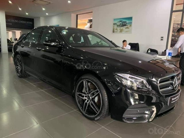 Bán Mercedes E300 AMG 2020 siêu lướt đẹp như mới