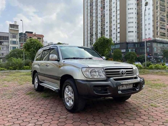 Cần bán Toyota Land Cruiser đời 2005, màu bạc 