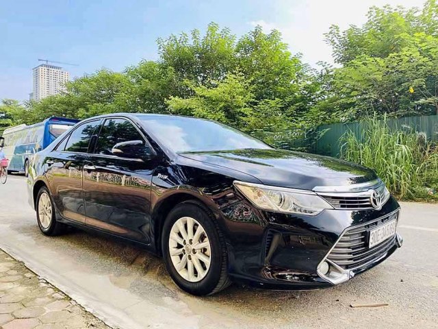 Bán ô tô Toyota Camry 2.0E đời 2016, màu đen còn mới 0