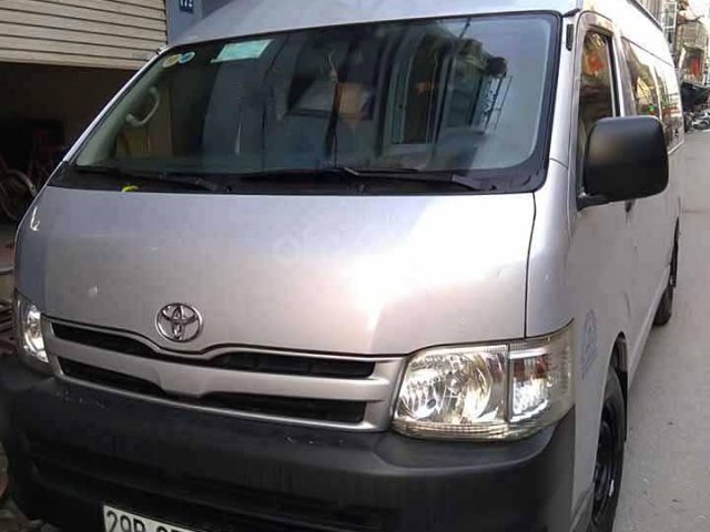 Bán xe Toyota Hiace đời 2013, màu bạc, xe nhập