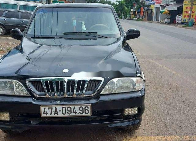 Bán xe Ssangyong Musso năm 2001, màu đen số sàn, giá tốt