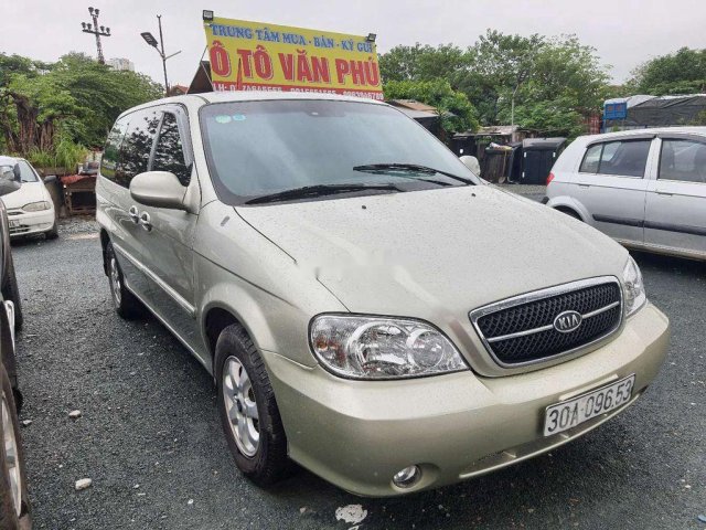 Cần bán gấp Kia Carnival sản xuất 2008 màu ghi vàng, giá tốt