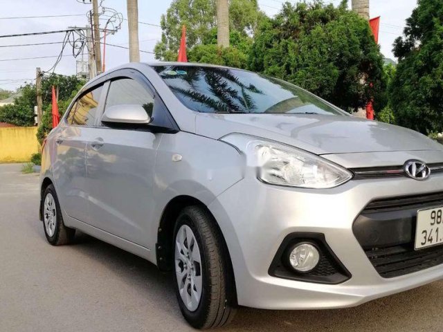 Bán ô tô Hyundai Grand i10 đời 2016, màu bạc chính chủ, giá tốt