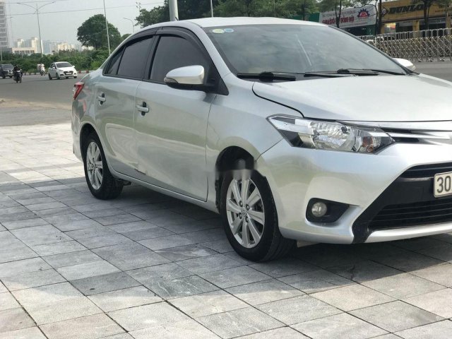 Bán Toyota Vios 2015, màu bạc chính chủ, giá 338tr