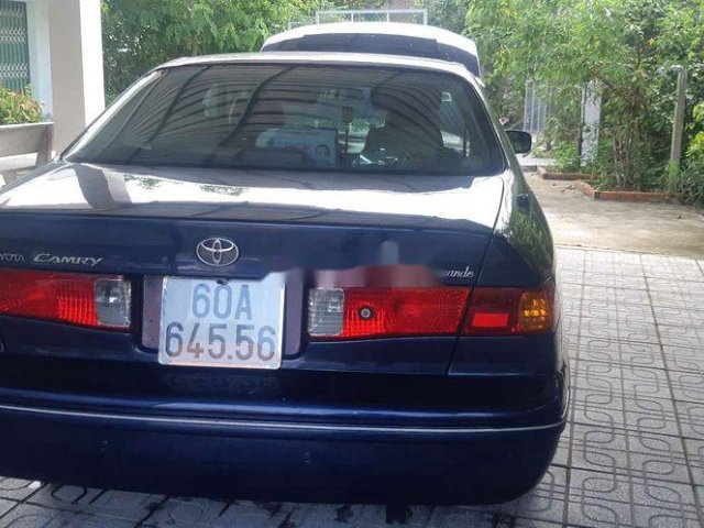 Bán xe Toyota Camry 2000, màu xanh, giá cạnh tranh0