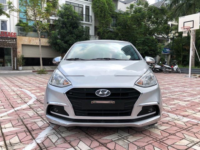 Cần bán lại xe Hyundai Grand i10 1.2AT năm sản xuất 2018, màu bạc0