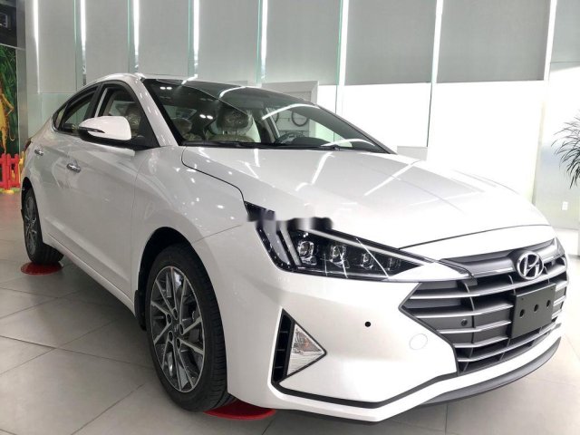 Cần bán xe Hyundai Elantra năm 2020, màu trắng, xe nhập0