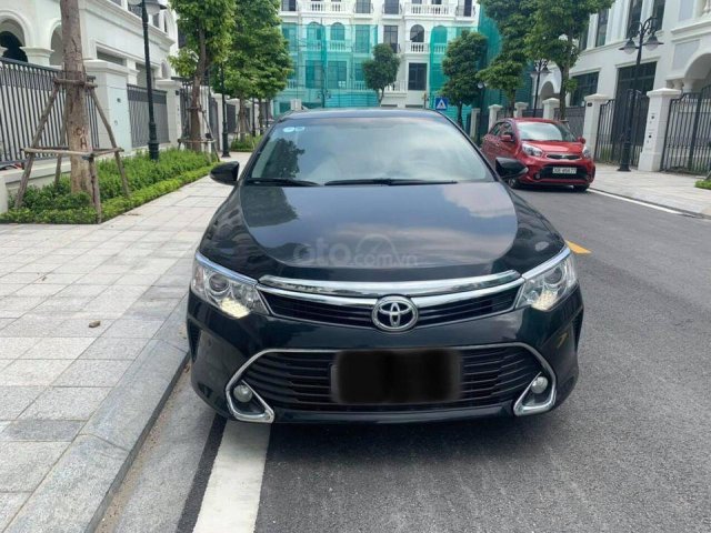 Cần bán Toyota Camry 2.5Q đời 2016, màu đen như mới0