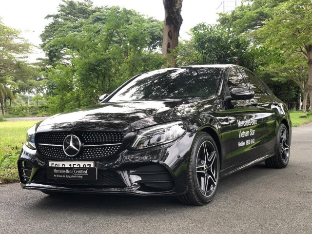 Mercedes-Benz C300 2020 lướt chính hãng, màu đen