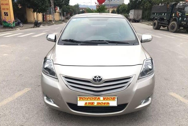 Cần bán xe Toyota Vios 1.5E sản xuất năm 2013, màu vàng 0