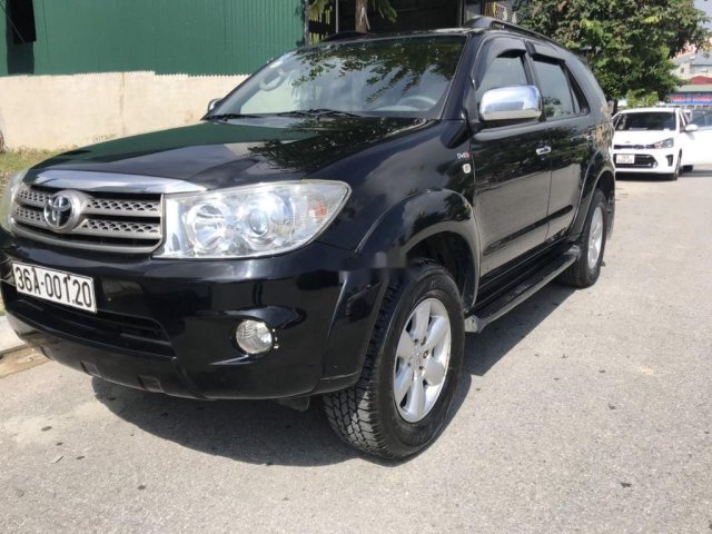 Bán Toyota Fortuner sản xuất năm 2011, màu đen xe gia đình0