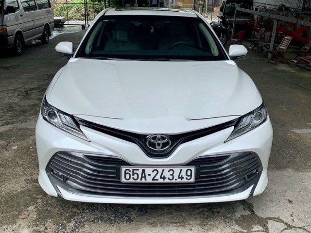 Bán xe Toyota Camry 2.5Q đời 2019, màu trắng