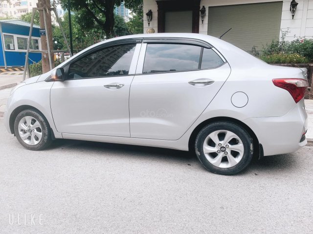 Cần bán nhanh chiếc Hyundai Grand i10 đời 2018, màu trắng