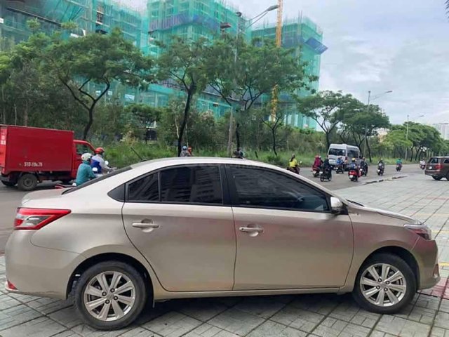 Bán Toyota Vios 2015, màu vàng còn mới giá cạnh tranh