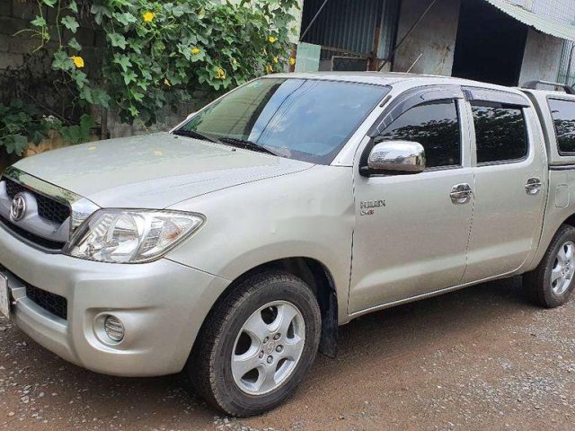 Bán ô tô Toyota Hilux 2011, màu bạc, nhập khẩu nguyên chiếc chính chủ, giá 305tr