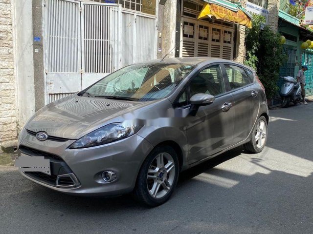 Cần bán gấp Ford Fiesta đời 2011, màu xám, xe nhập 