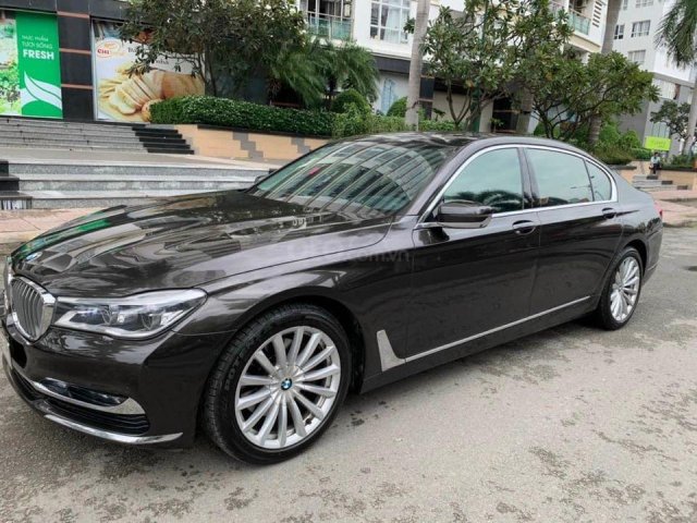 Bán gấp BMW 740Li đời 2016, màu đen