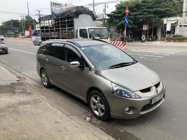 Cần bán xe Mitsubishi Grandis đời 2009 màu ghi vàng, 449 triệu