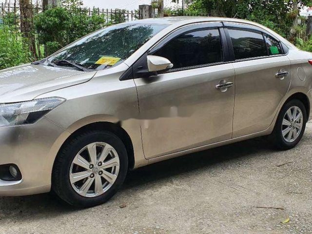 Cần bán Toyota Vios 2015, màu vàng còn mới