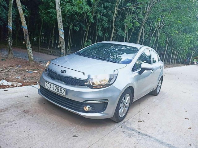 Bán ô tô Kia Rio sản xuất năm 2017, màu bạc, nhập khẩu chính chủ, giá 335tr