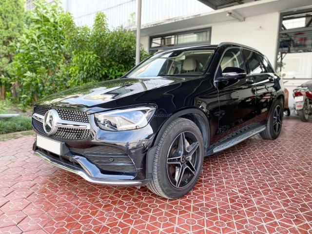 Bán Mercedes GLC300 AMG 2020 màu đen, chạy lướt giá cực tốt0