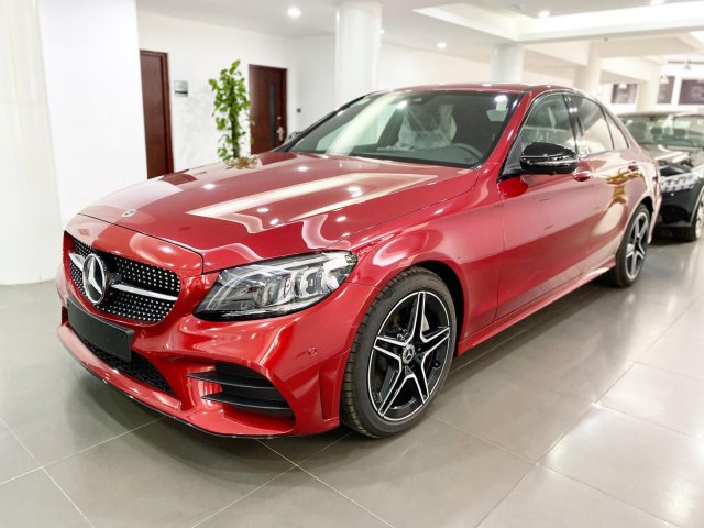 Bán Mercedes C300 AMG 2020 màu đỏ siêu lướt, giá cực tốt