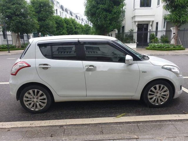 Chính chủ bán Suzuki Swift sản xuất năm 2014, màu trắng