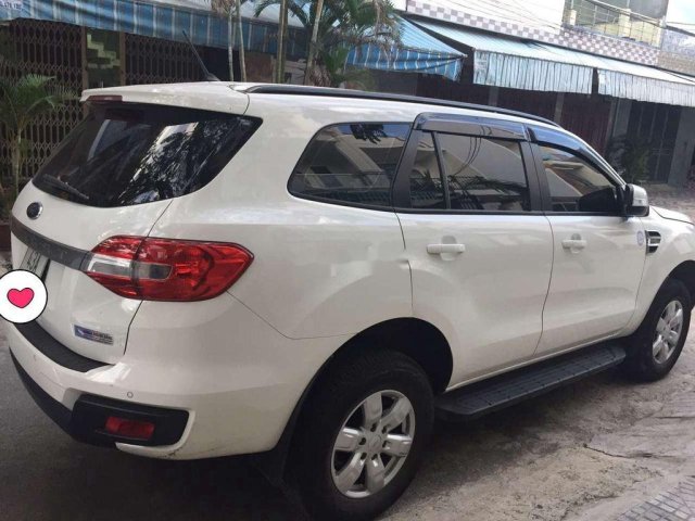 Bán xe Ford Everest năm 2019, màu trắng, xe nhập, xe gia đình