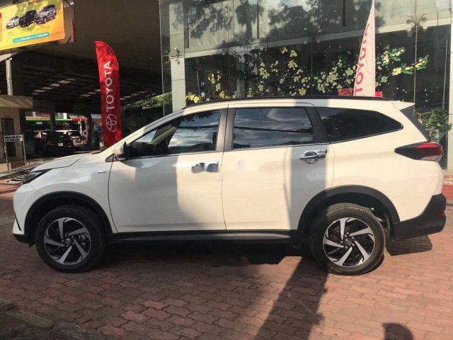 Gia đình bán lại xe Toyota Rush đời 2019, màu trắng, xe nhập